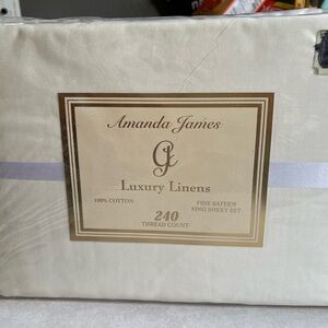Amanda James, King size sheet set